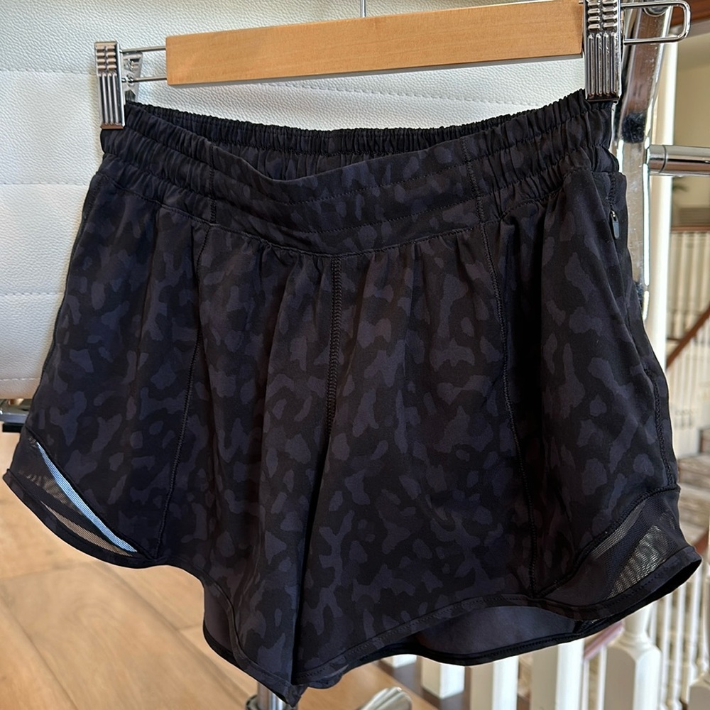 Lululemon black/camo shorts* Size 4 tall